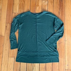 Time And Tru oversized women’s tunic. Small. Forest green.